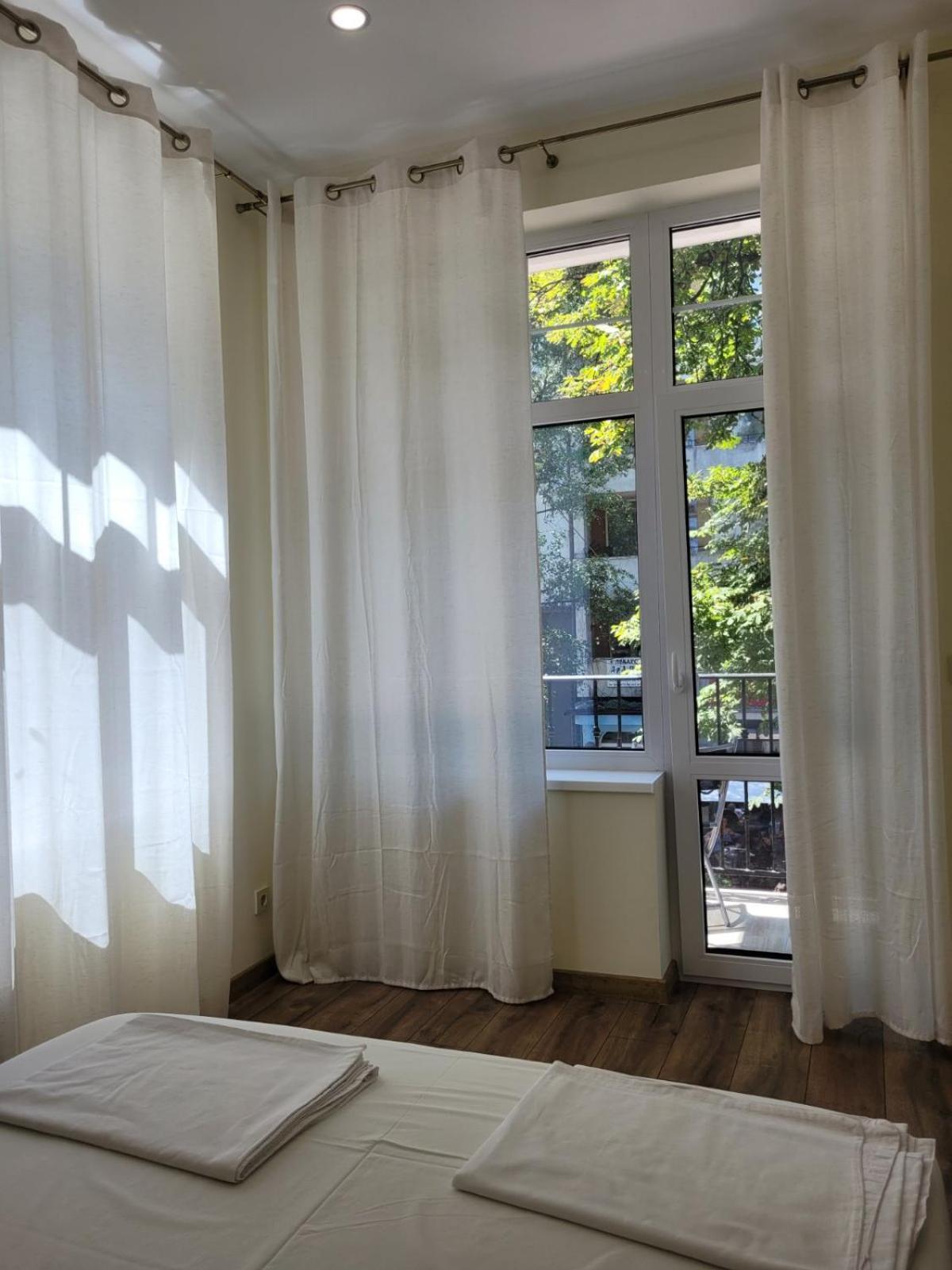 The House - Central Boutique Apartments Кюстендил Номер фото